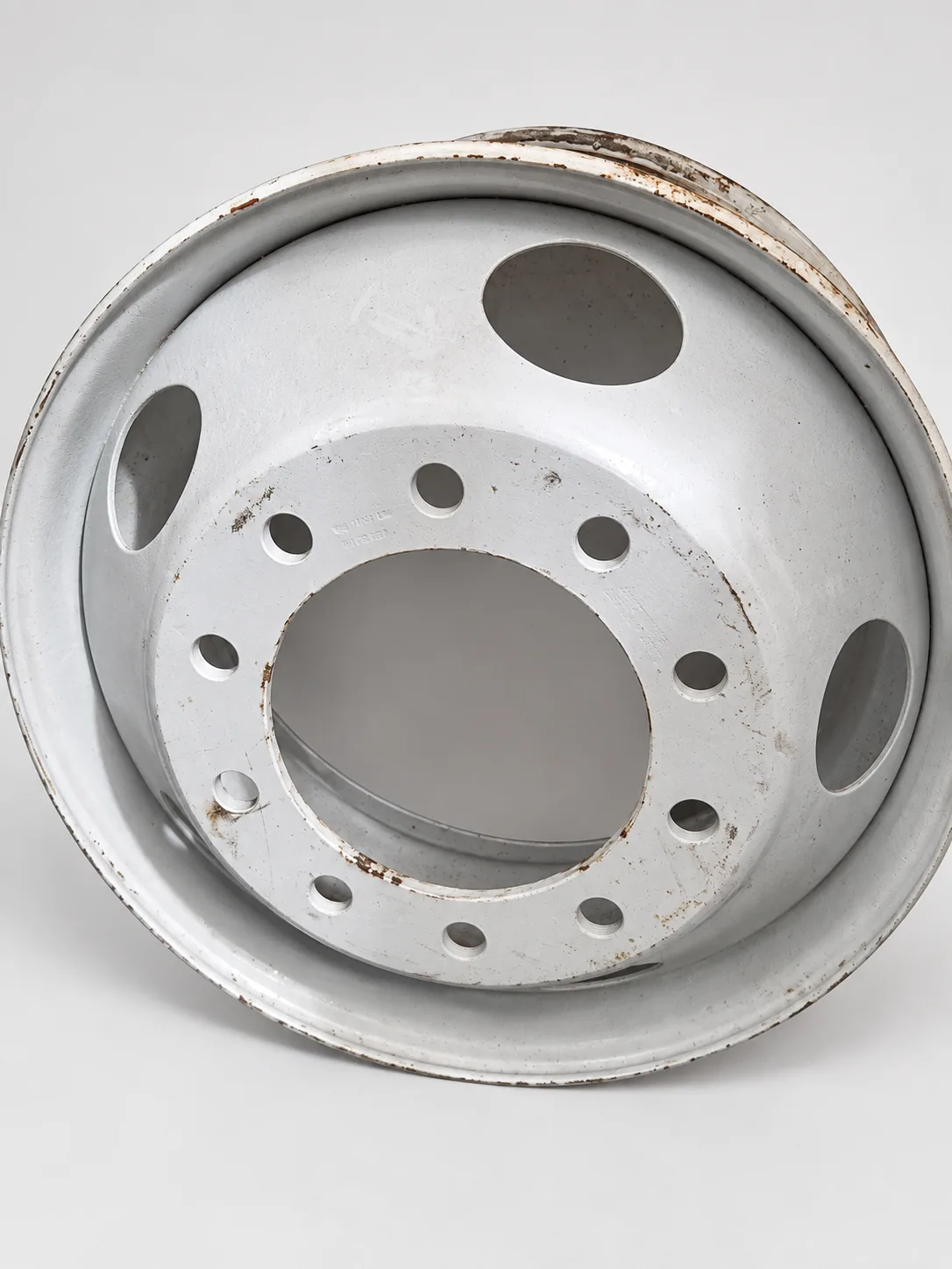 Image 2: AI-cleaned presentation of the original rim photo on a neutral background; refer to the original for exact wear and markings.
